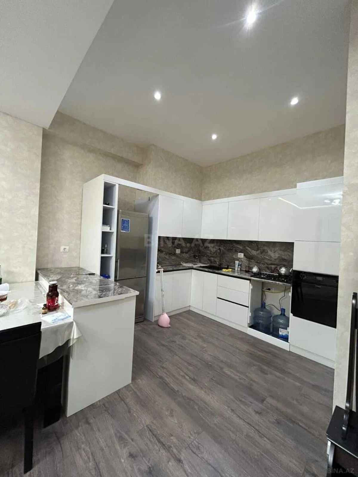 Satılır 2 otaqlı mənzil 81 m²