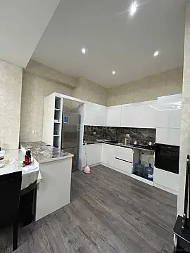 Satılır 2 otaqlı mənzil 81 m²