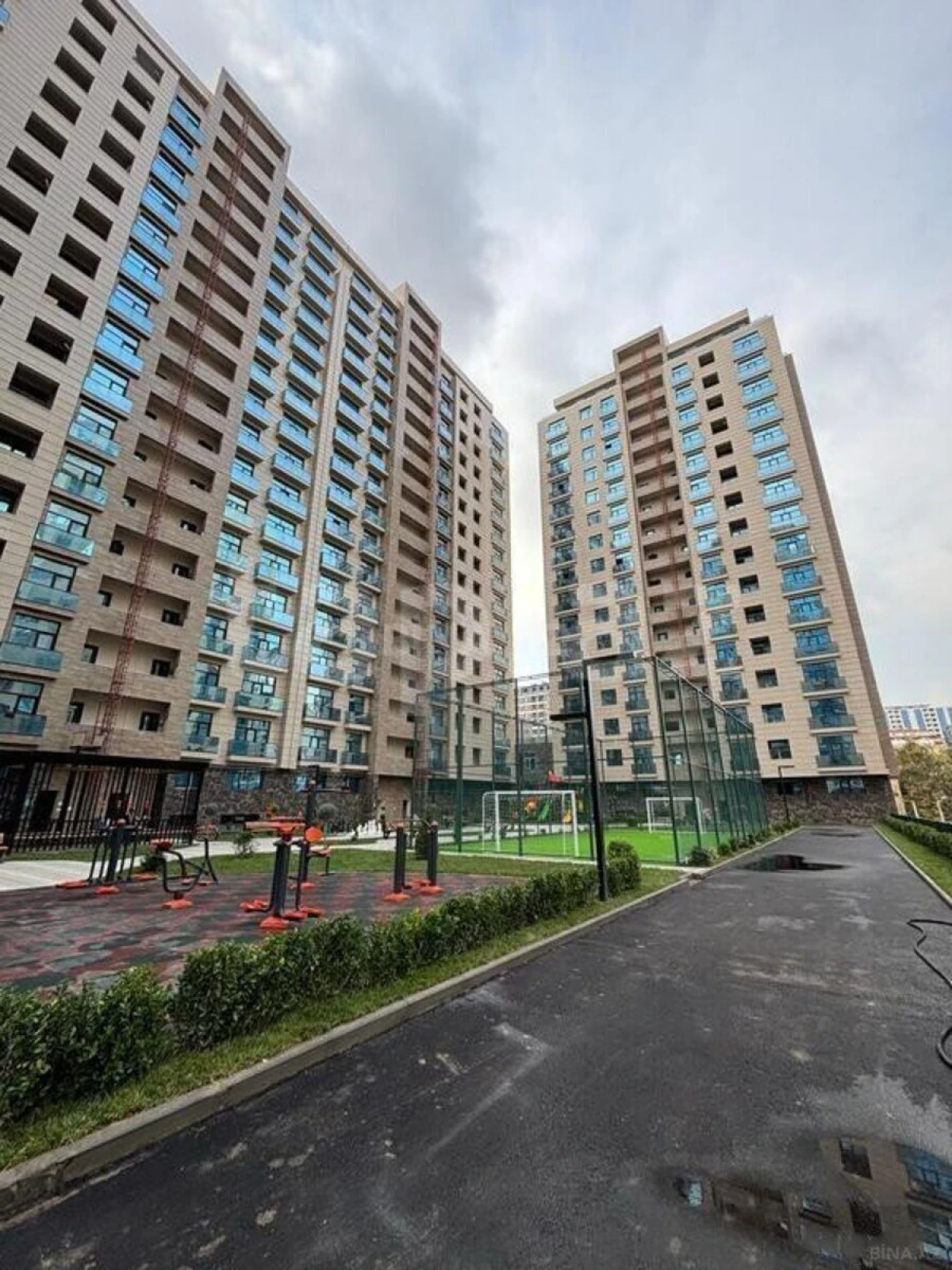 Satılır 2 otaqlı mənzil 81 m²