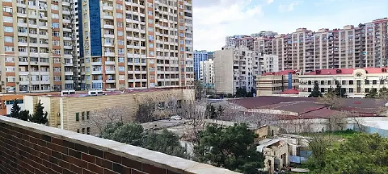 Kirayə verilir 4 otaqlı mənzil 180 m²