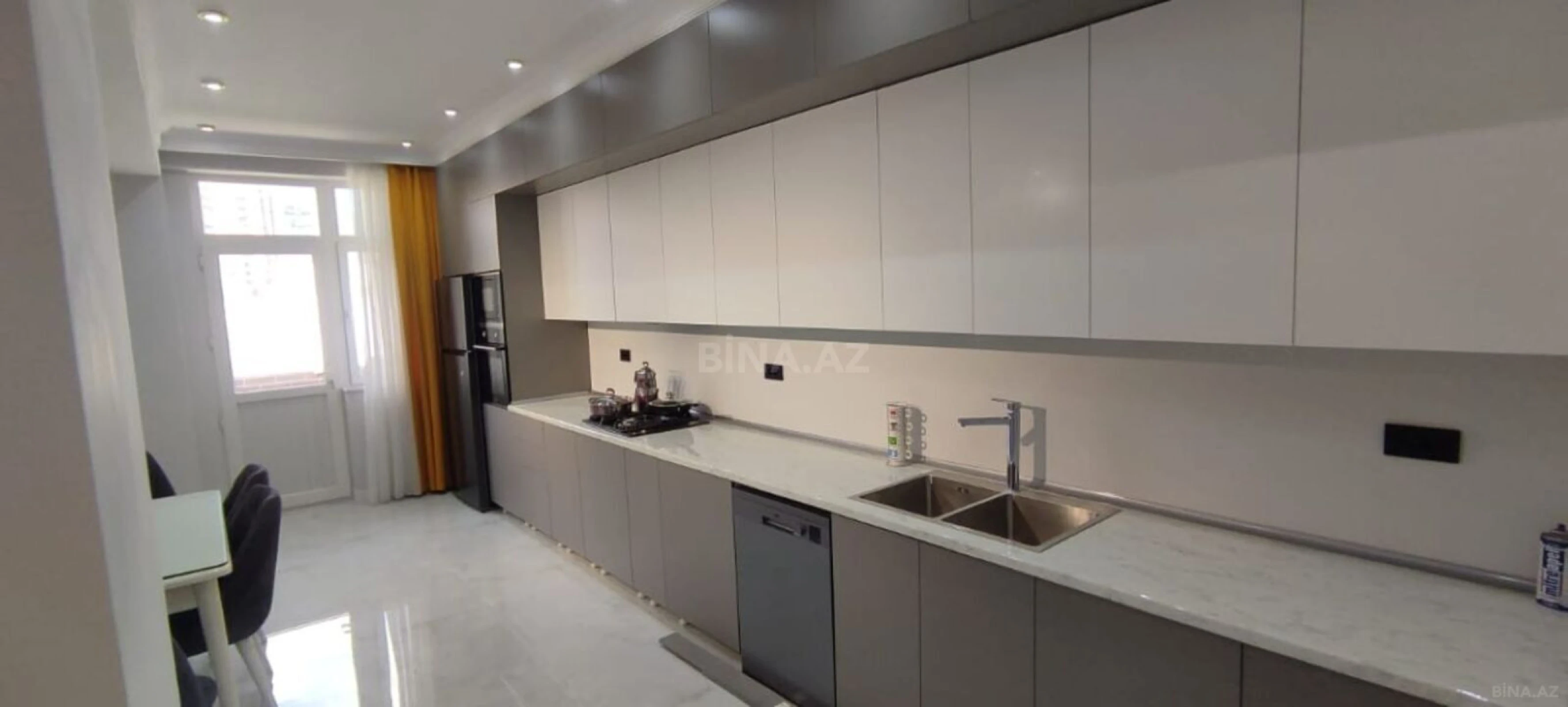 Kirayə verilir 4 otaqlı mənzil 180 m²