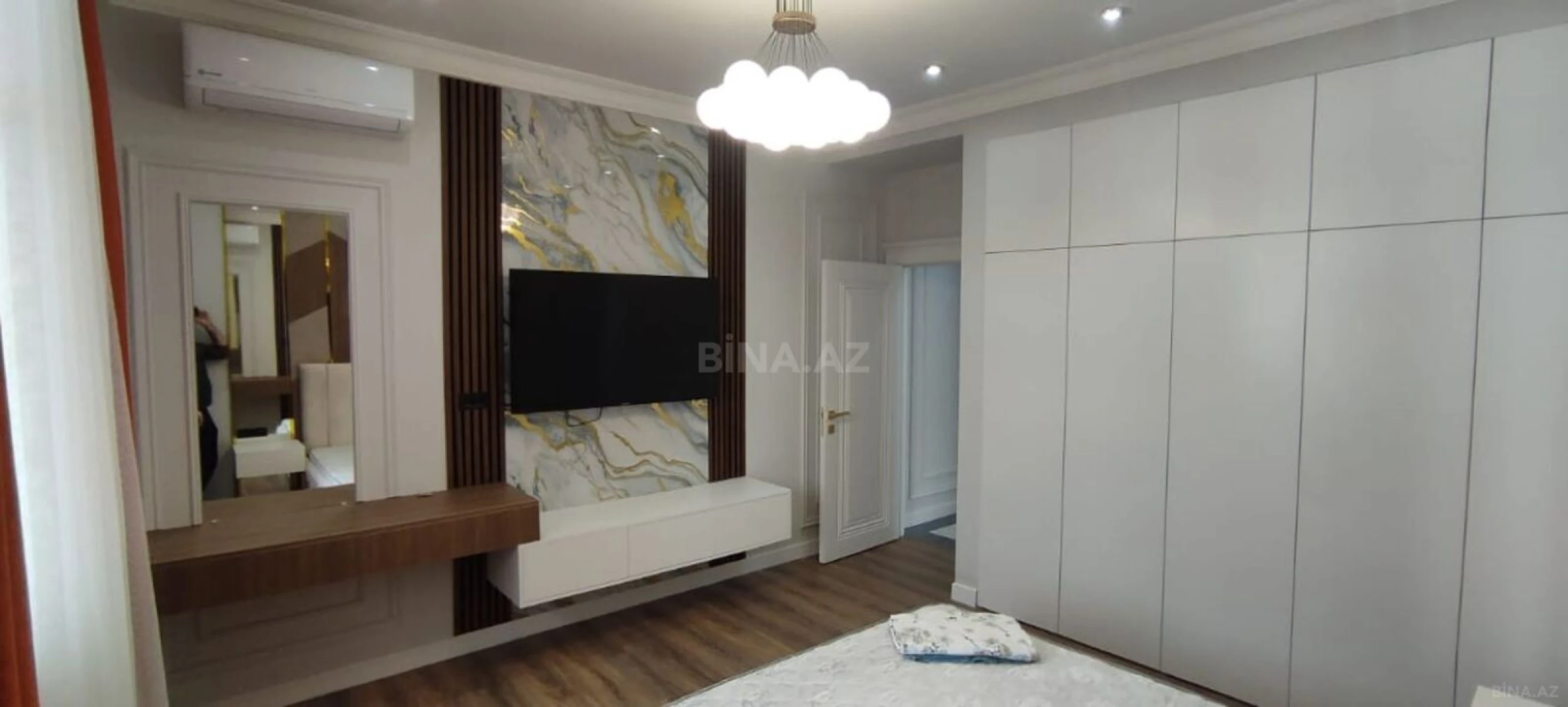 Kirayə verilir 4 otaqlı mənzil 180 m²