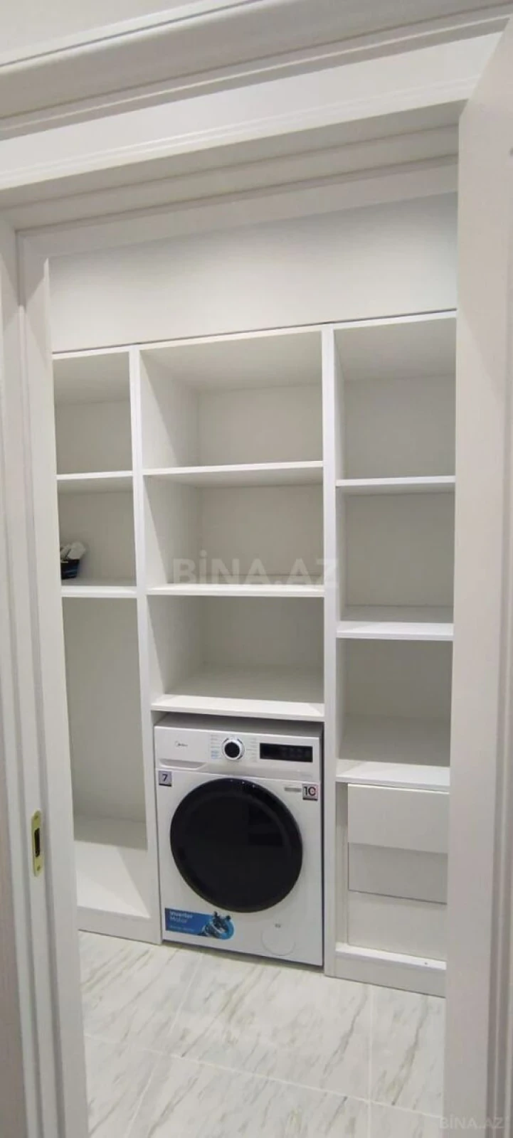 Kirayə verilir 4 otaqlı mənzil 180 m²