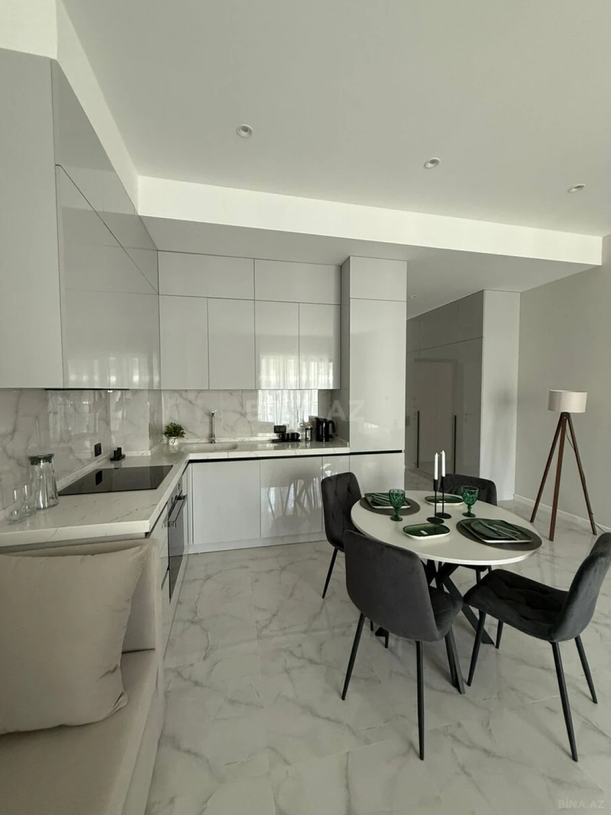 Kirayə verilir 1 otaqlı mənzil 60 m²