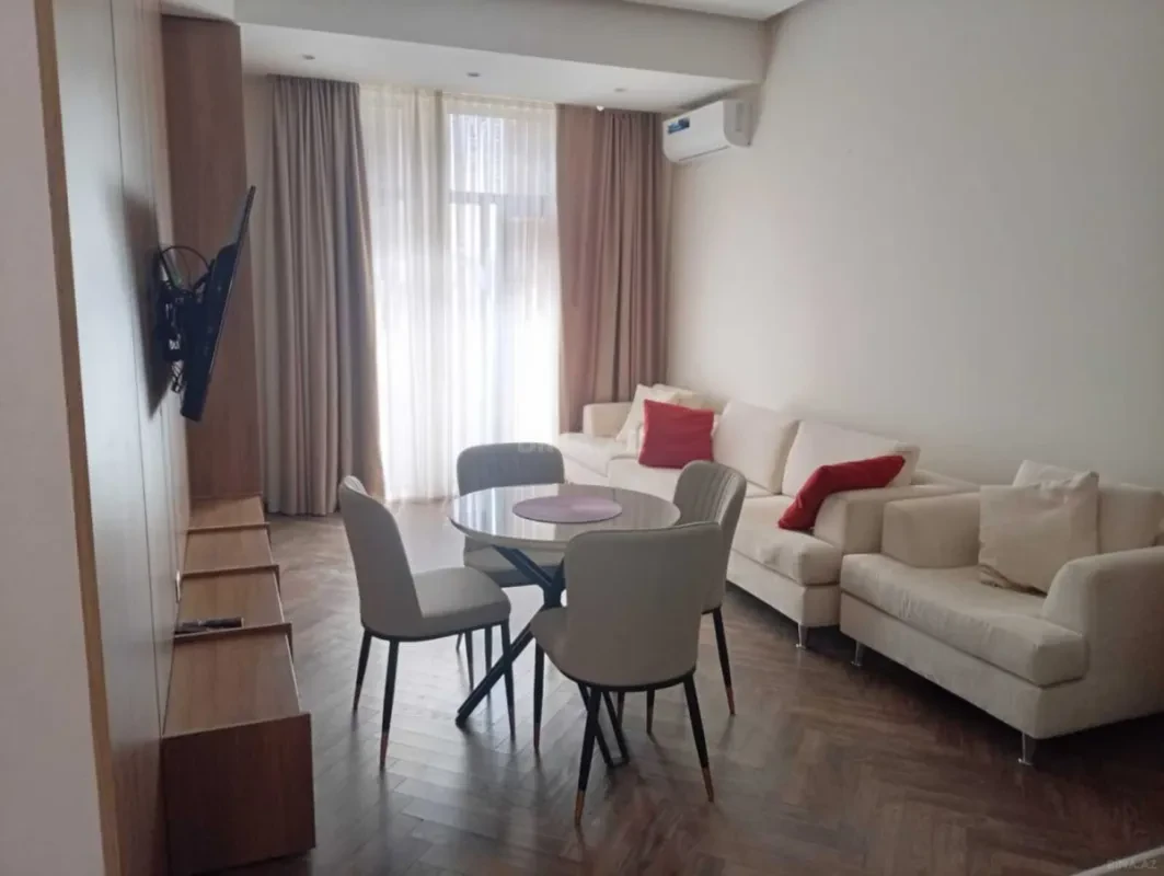 Kirayə verilir 2 otaqlı mənzil 66 m²