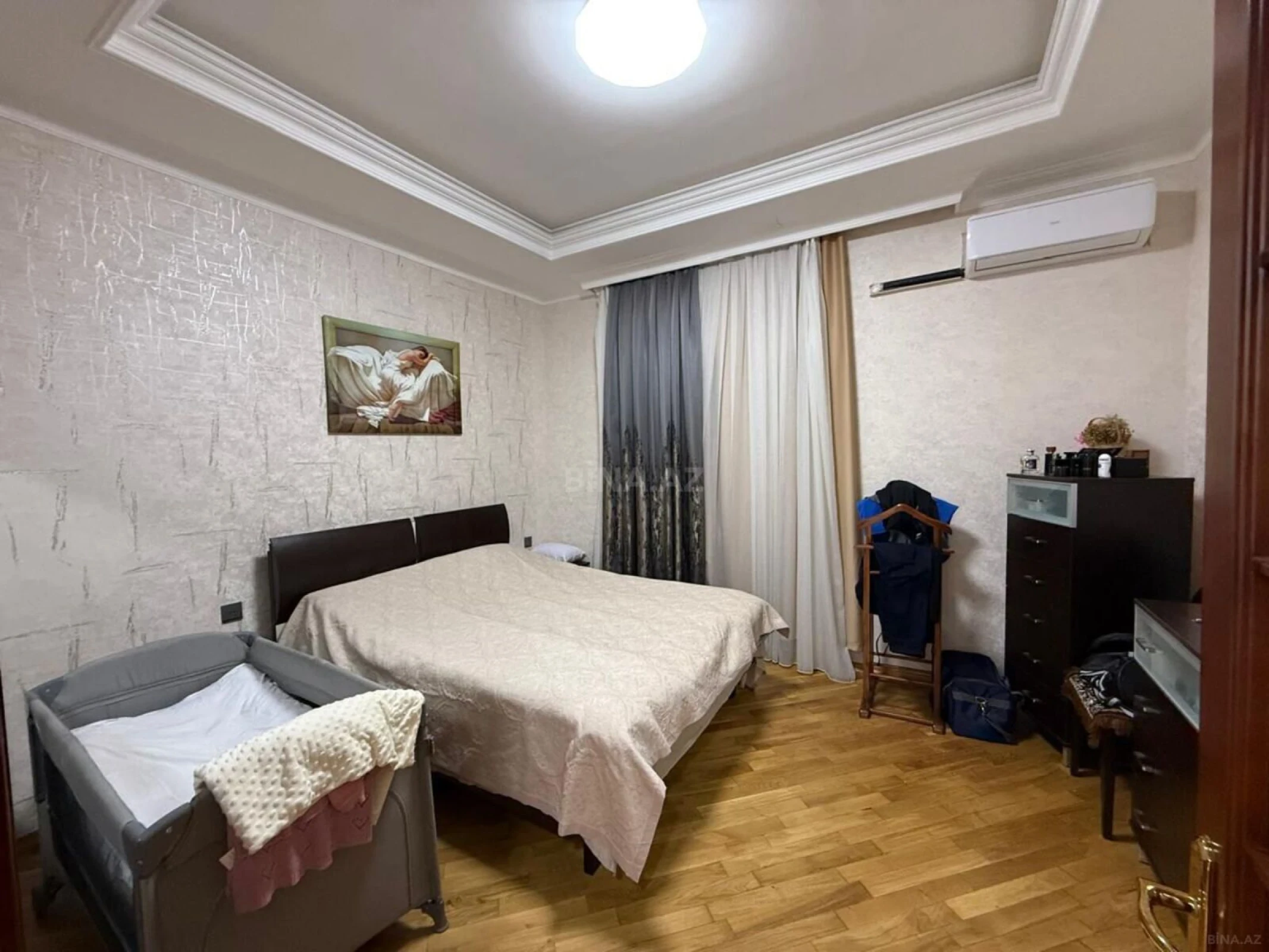 Satılır 3 otaqlı mənzil 130 m²
