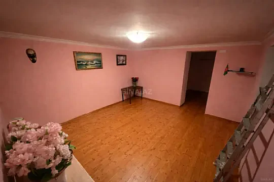 Satılır 3 otaqlı mənzil 130 m²