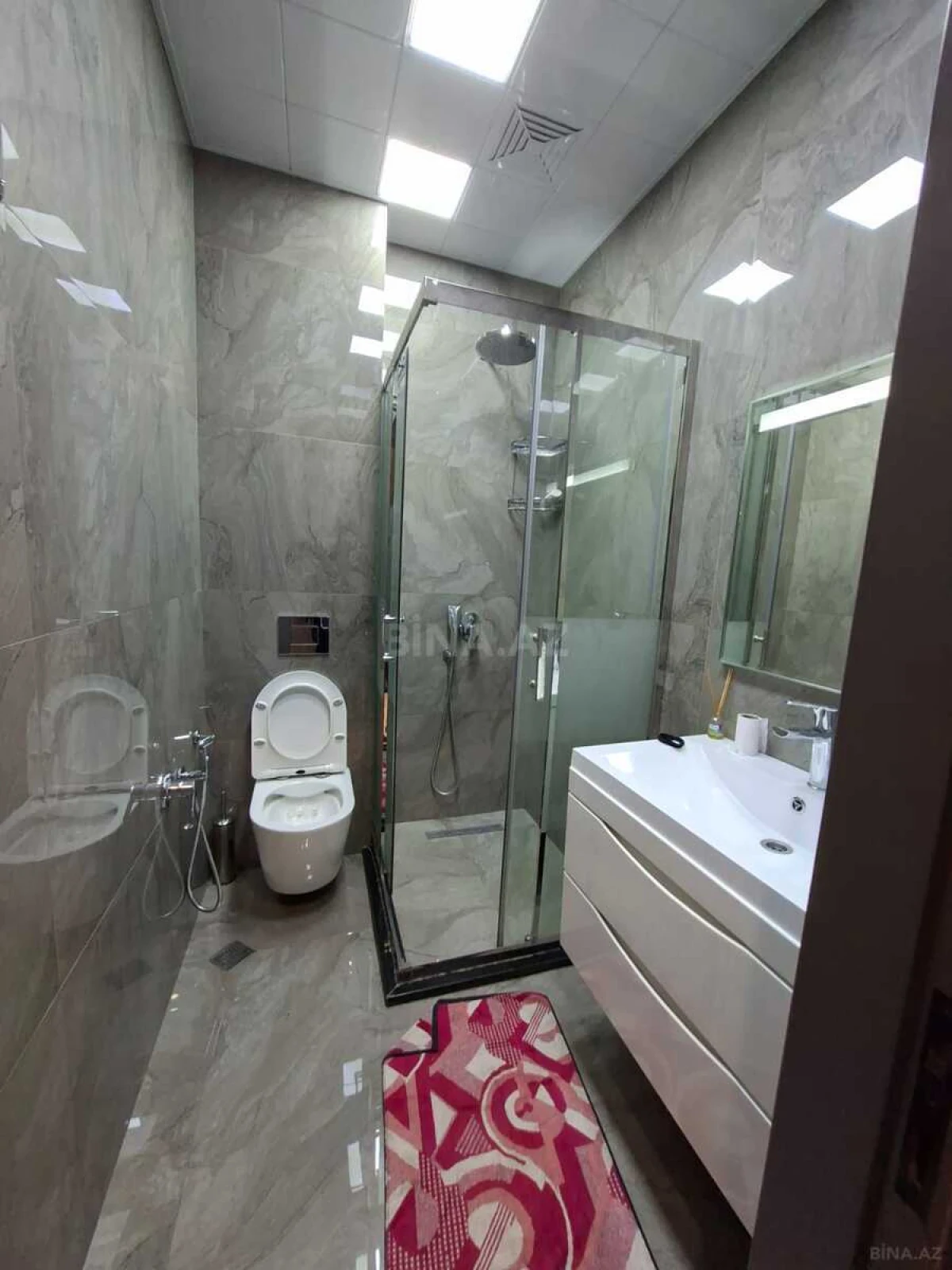 Kirayə verilir 3 otaqlı mənzil 130 m²