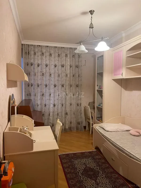 Kirayə verilir 4 otaqlı mənzil 160 m²