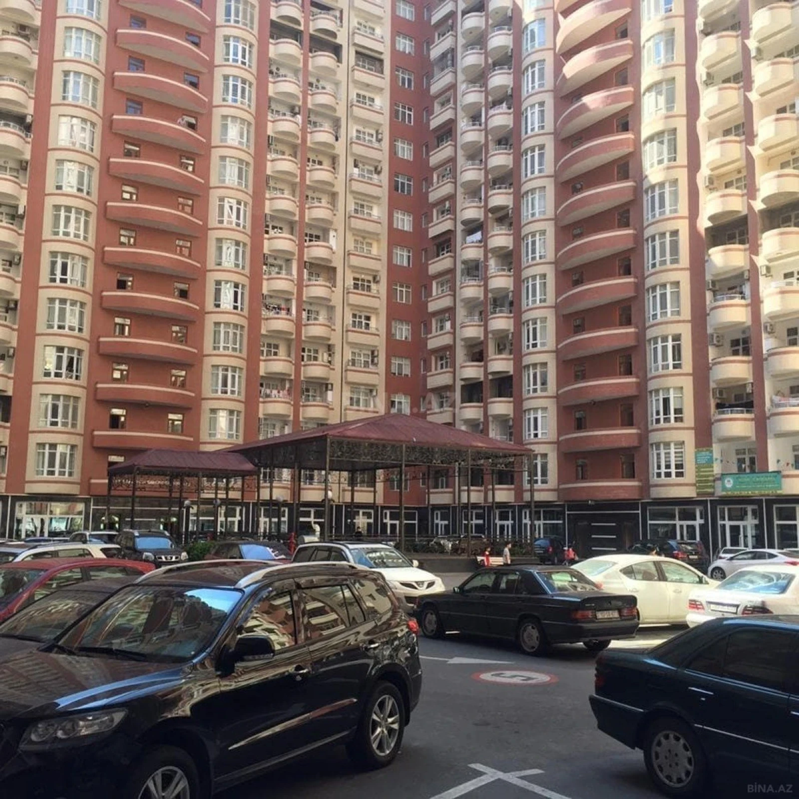 Kirayə verilir 4 otaqlı mənzil 160 m²