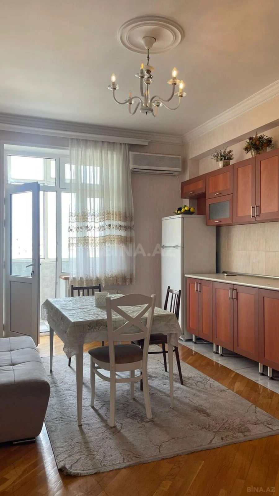 Kirayə verilir 3 otaqlı mənzil 130 m²