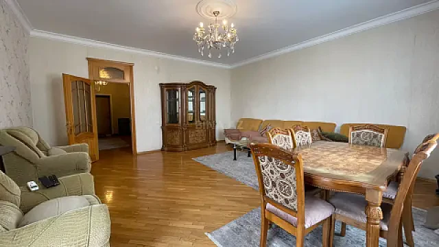 Kirayə verilir 3 otaqlı mənzil 130 m²