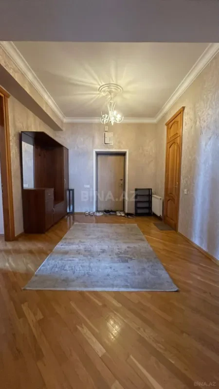 Kirayə verilir 3 otaqlı mənzil 130 m²