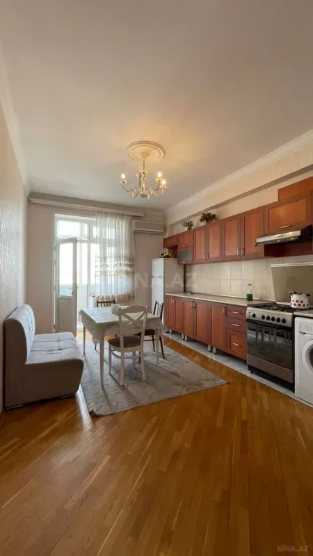Kirayə verilir 3 otaqlı mənzil 130 m²