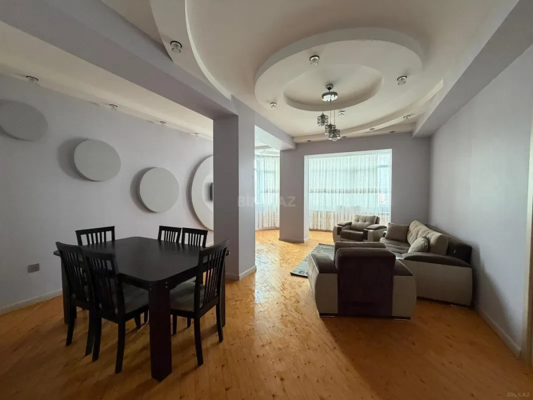 Satılır 3 otaqlı mənzil 130 m²
