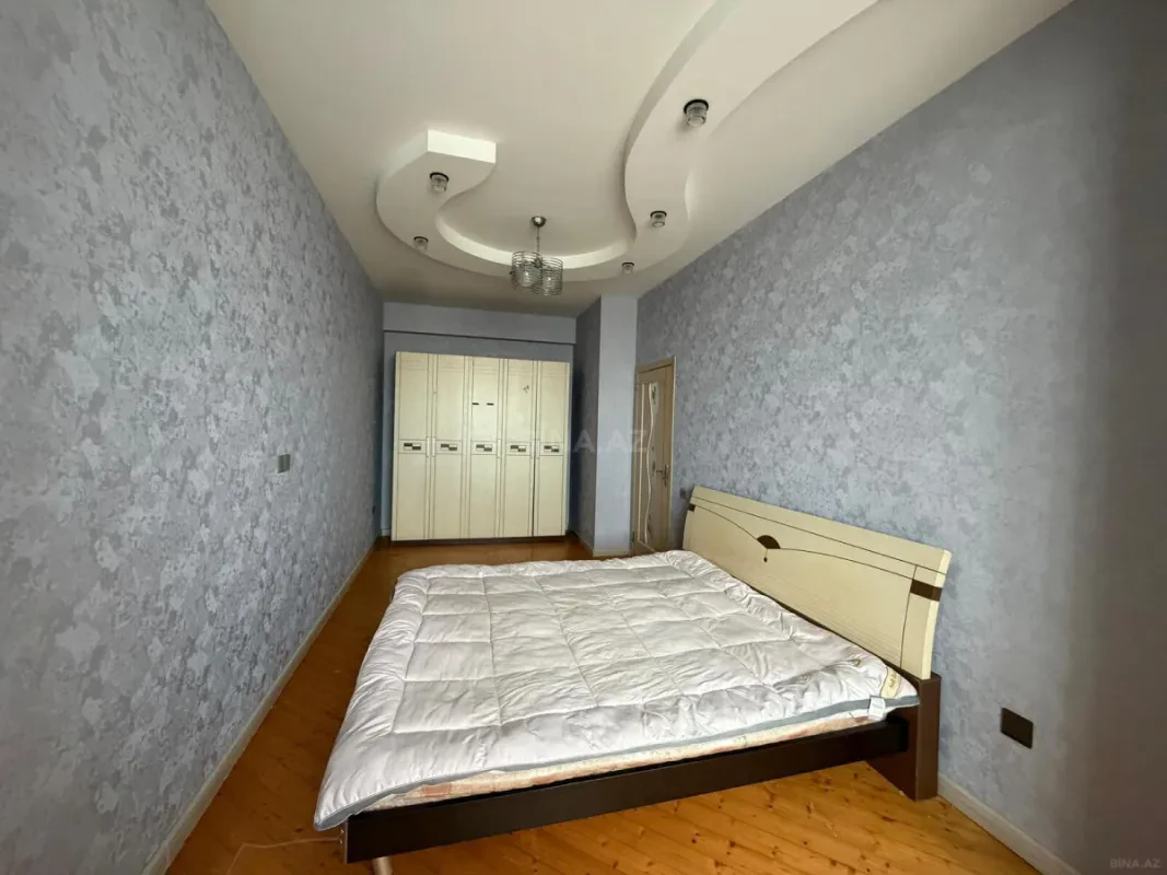 Satılır 3 otaqlı mənzil 130 m²