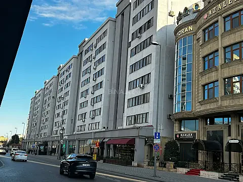 Satılır 3 otaqlı mənzil 130 m² — Bakı 3 otaq 130.00 m²