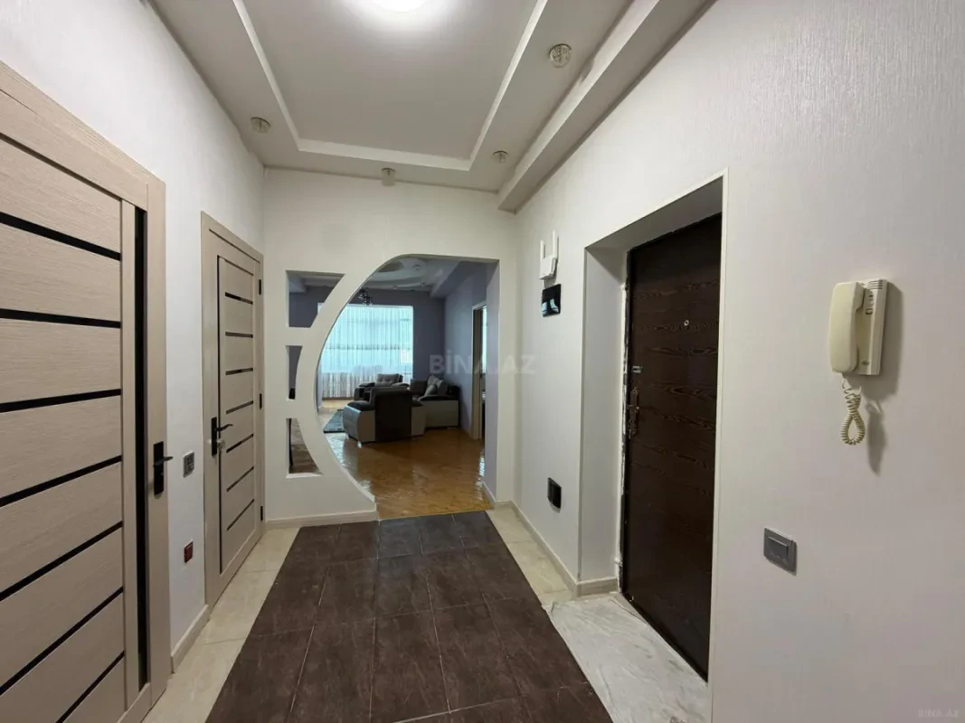 Satılır 3 otaqlı mənzil 130 m²