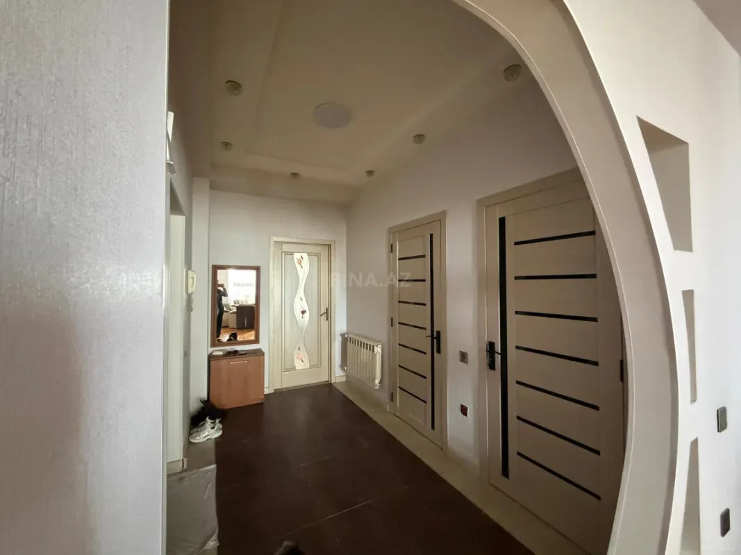 Satılır 3 otaqlı mənzil 130 m²
