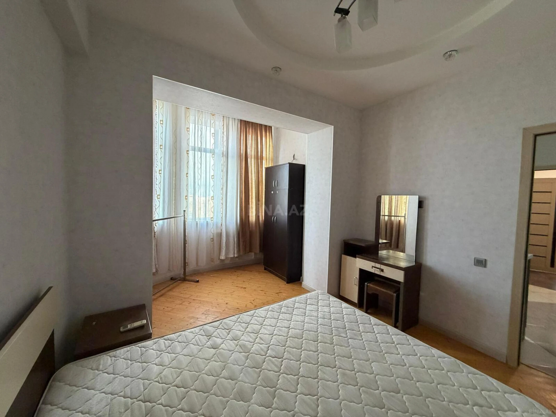 Satılır 3 otaqlı mənzil 130 m²