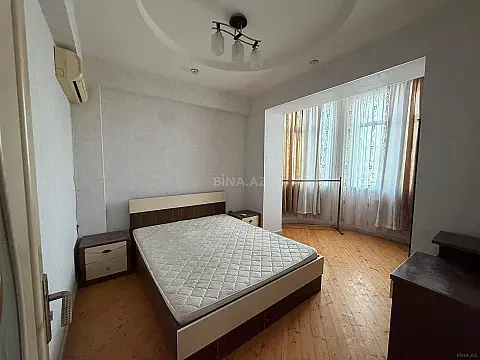 Satılır 3 otaqlı mənzil 130 m²