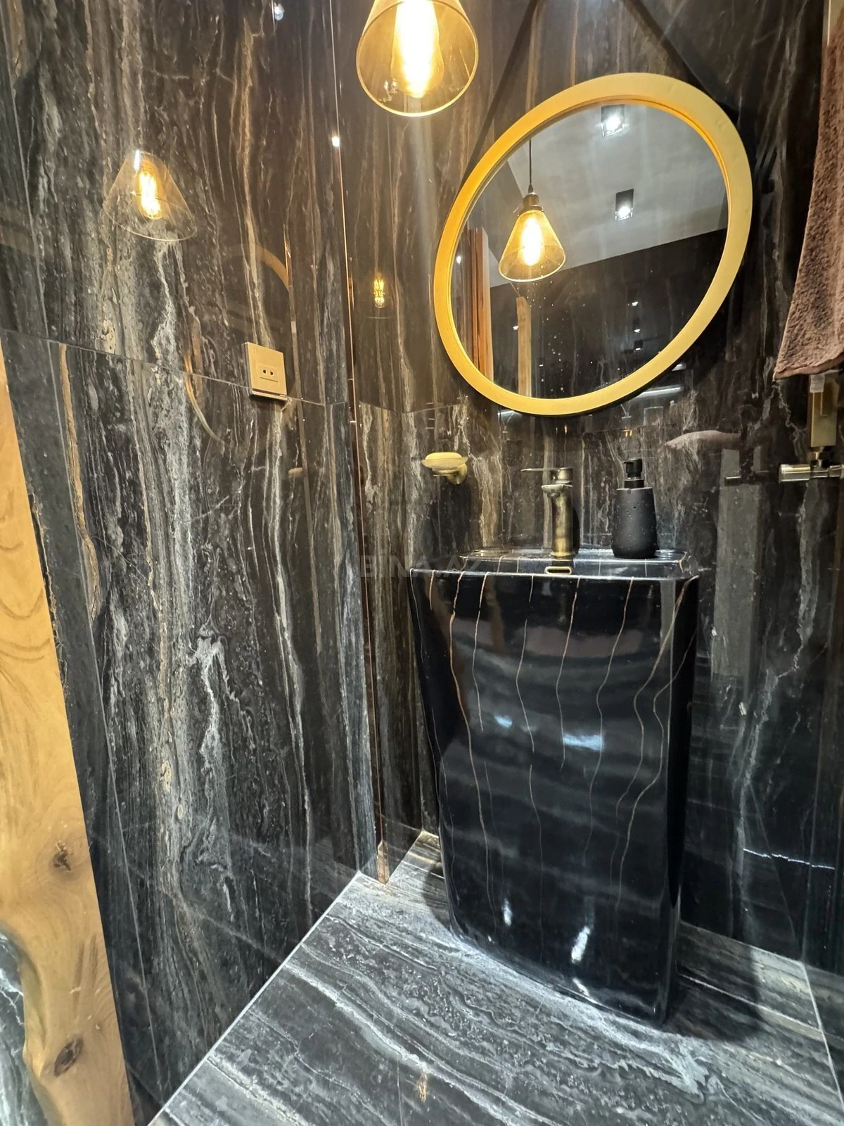 Satılır 4 otaqlı həyət evi 280 m²