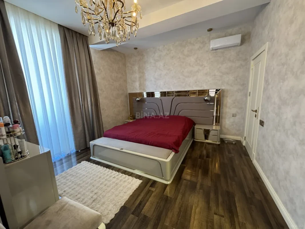 Satılır 4 otaqlı həyət evi 280 m²