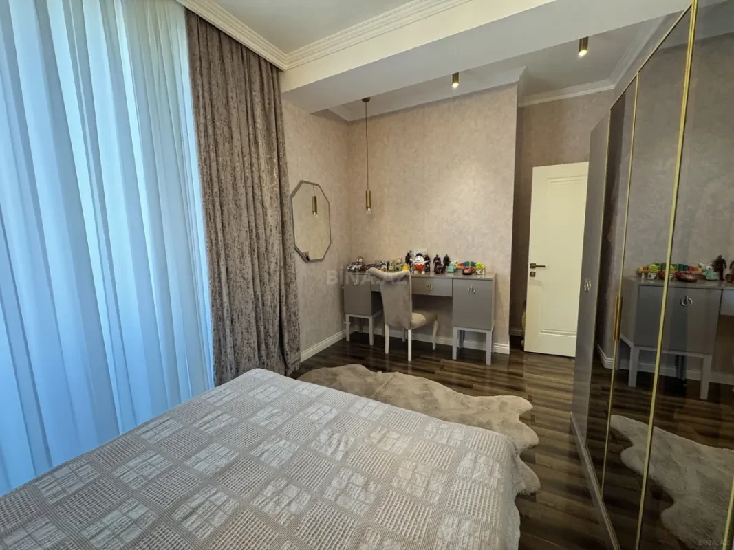Satılır 4 otaqlı həyət evi 280 m²