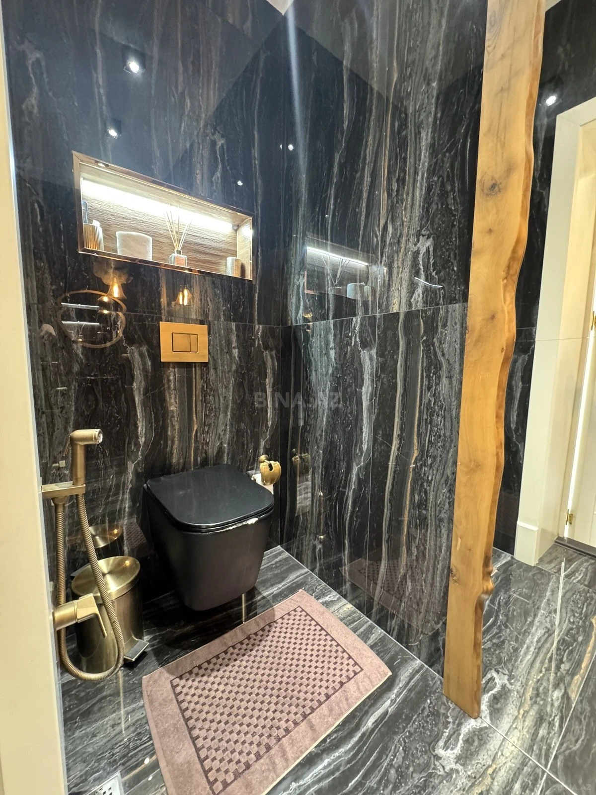 Satılır 4 otaqlı həyət evi 280 m²