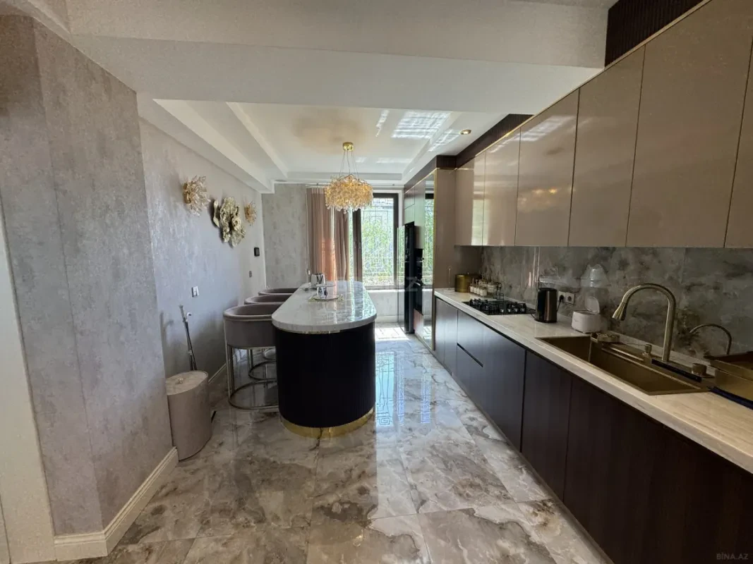 Satılır 4 otaqlı həyət evi 280 m²