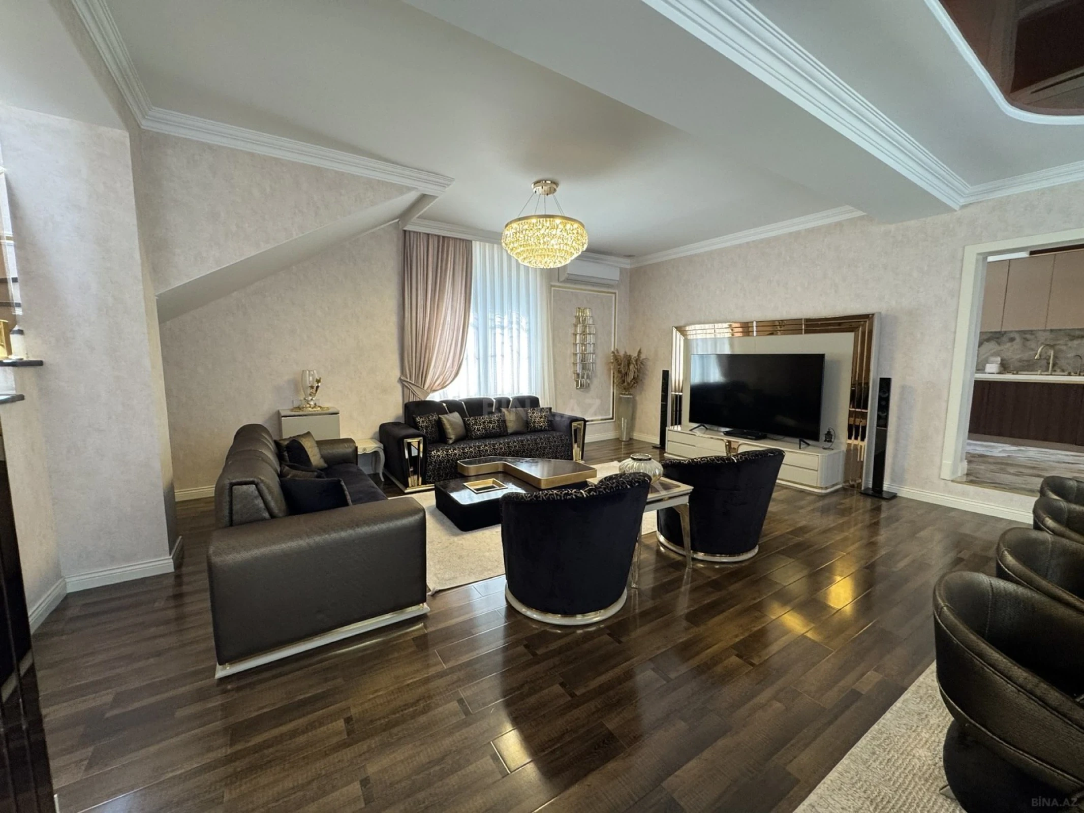 Satılır 4 otaqlı həyət evi 280 m²
