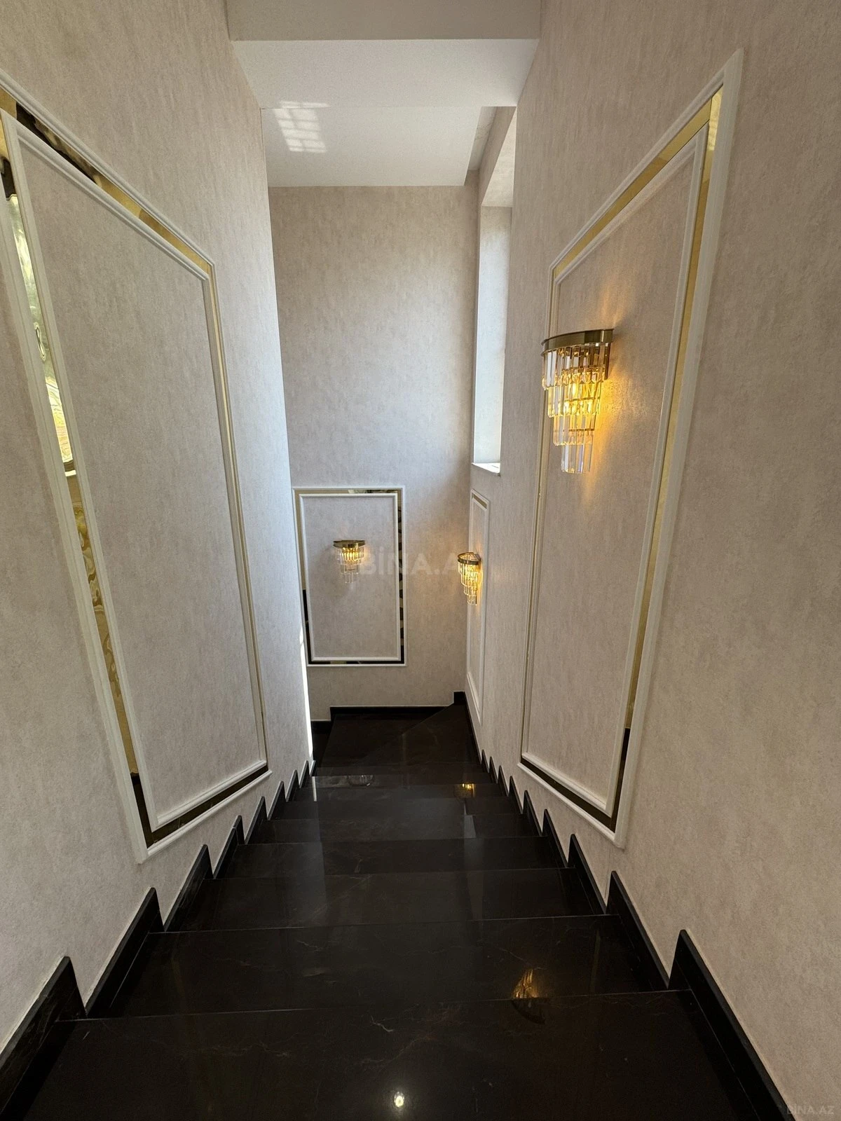 Satılır 4 otaqlı həyət evi 280 m²