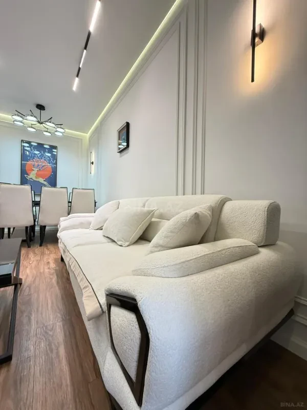 Satılır 2 otaqlı mənzil 67 m²