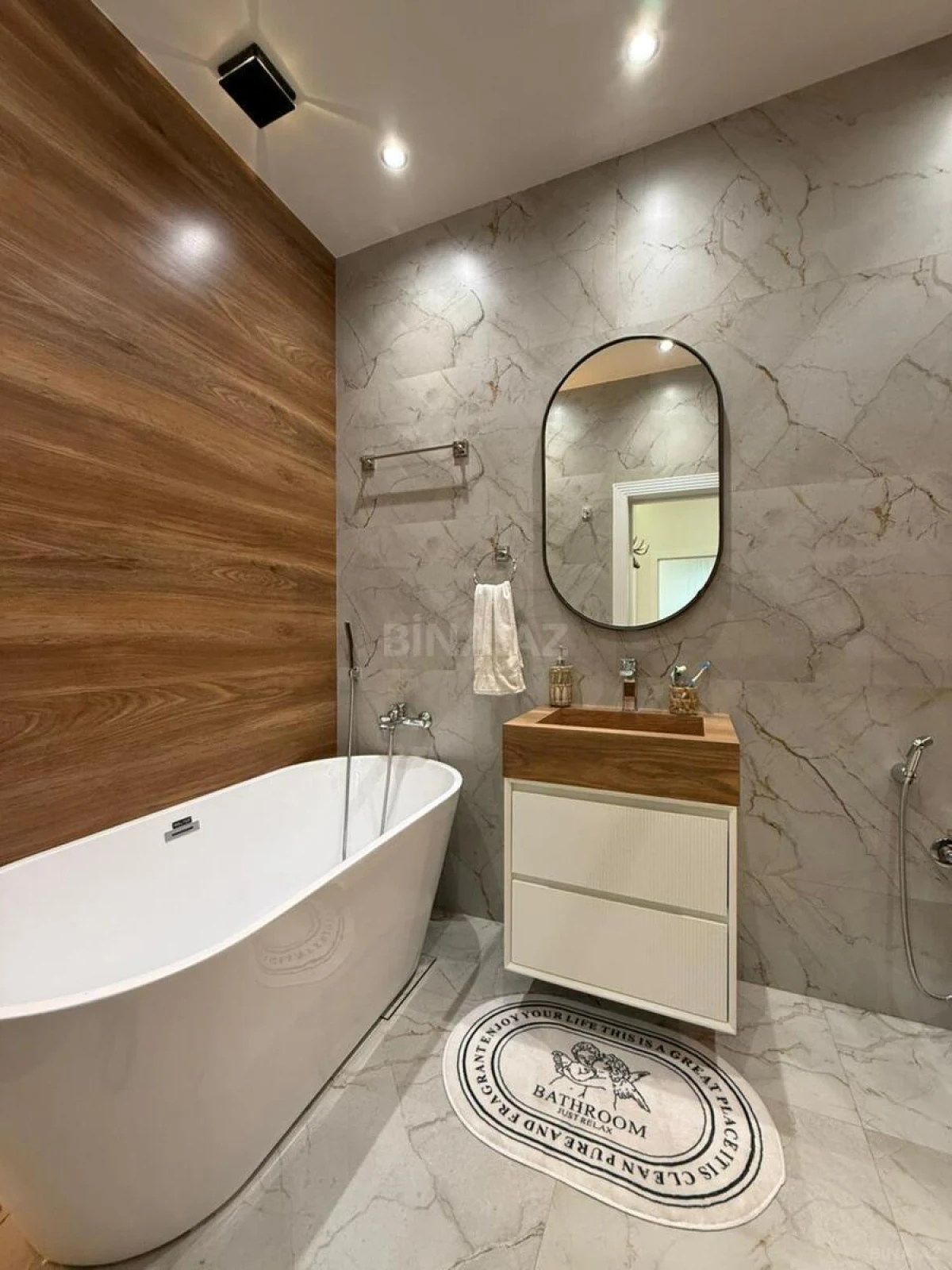 Satılır 2 otaqlı mənzil 67 m²