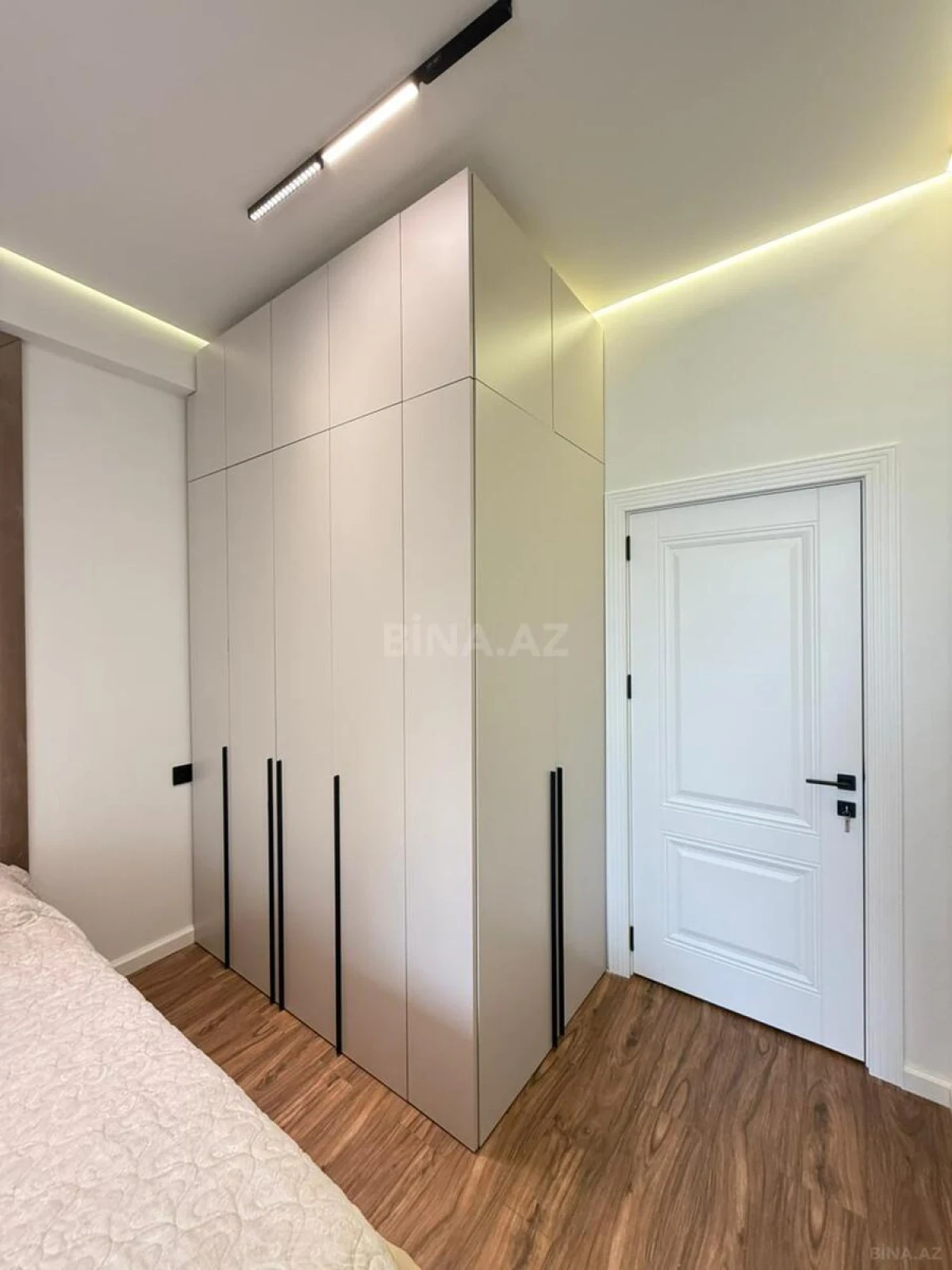 Satılır 2 otaqlı mənzil 67 m²
