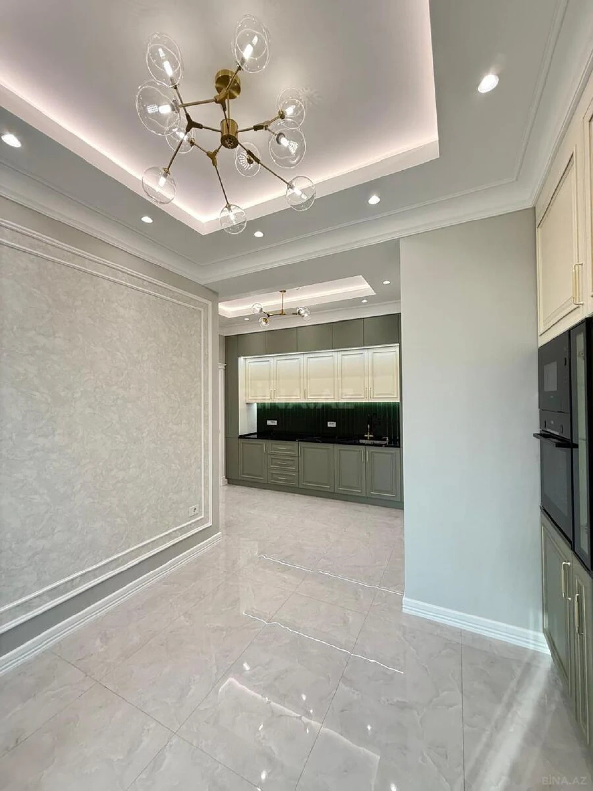 Satılır 4 otaqlı mənzil 180 m²