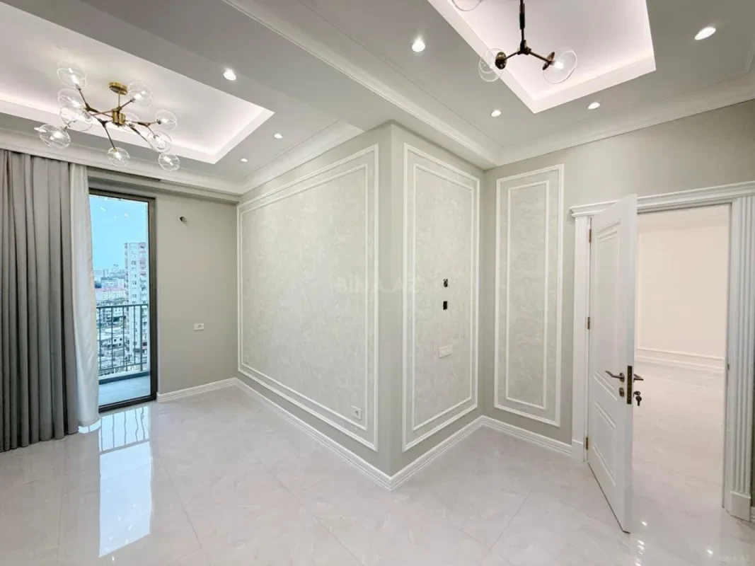 Satılır 4 otaqlı mənzil 180 m²