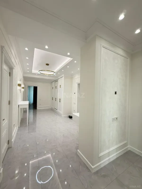 Satılır 4 otaqlı mənzil 180 m²