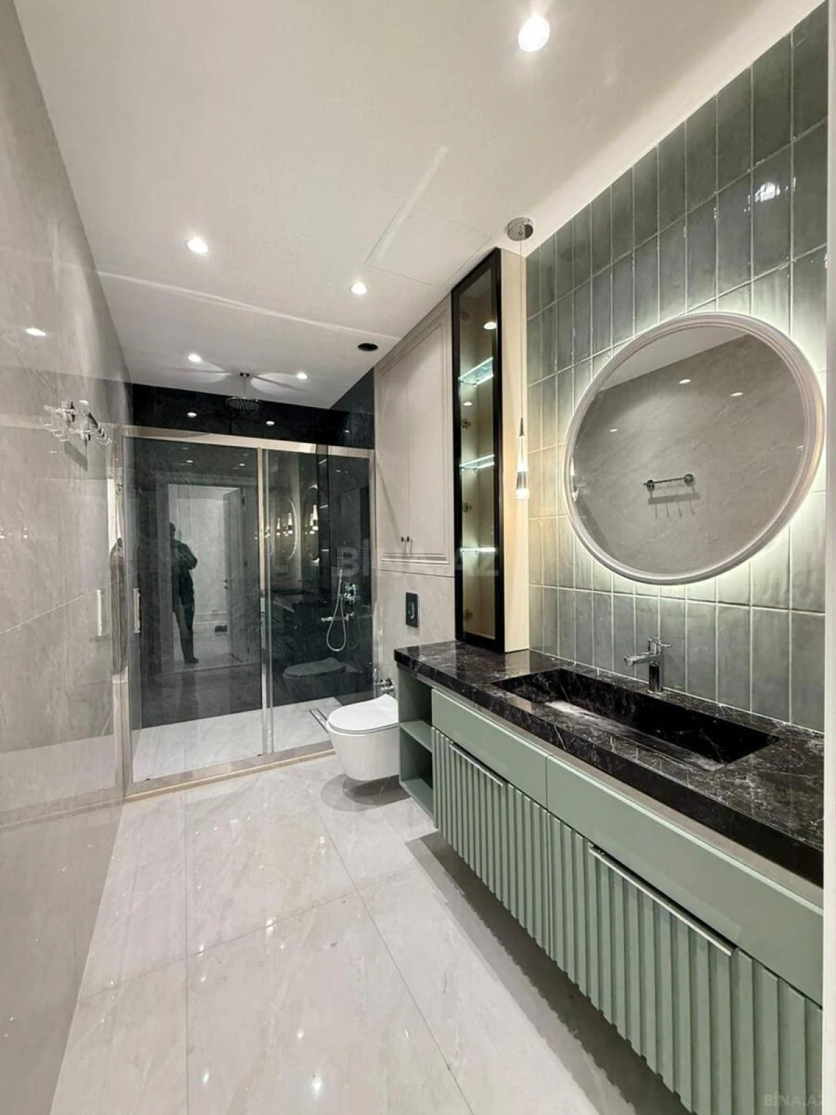 Satılır 4 otaqlı mənzil 180 m²