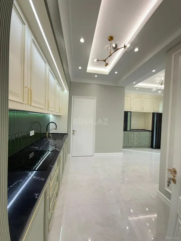 Satılır 4 otaqlı mənzil 180 m²
