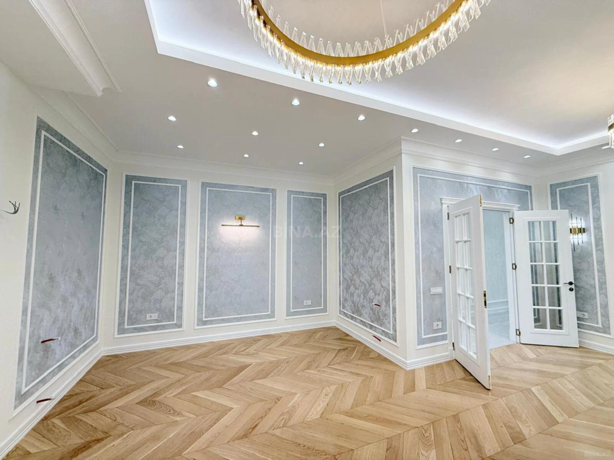 Satılır 4 otaqlı mənzil 180 m²