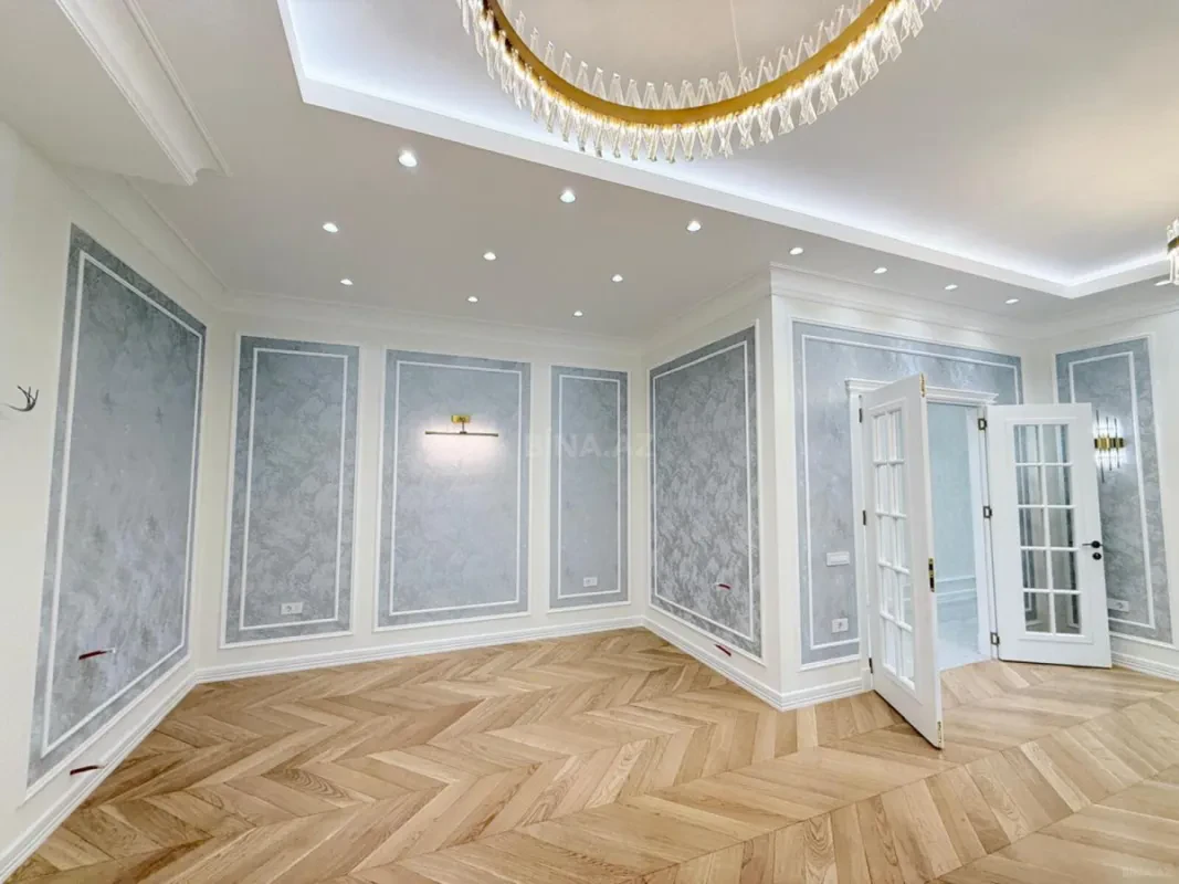 Satılır 4 otaqlı mənzil 180 m²