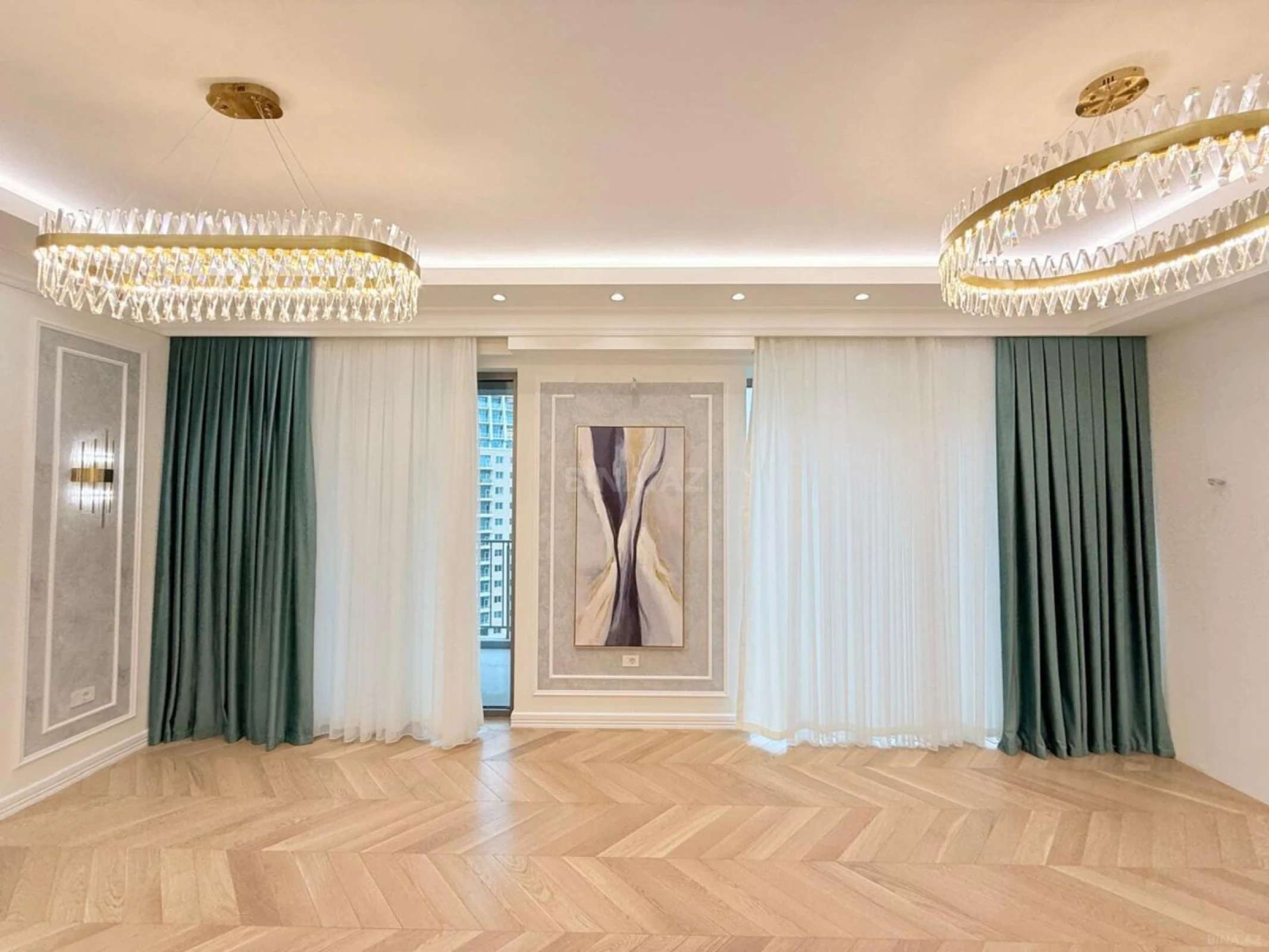 Satılır 4 otaqlı mənzil 180 m²