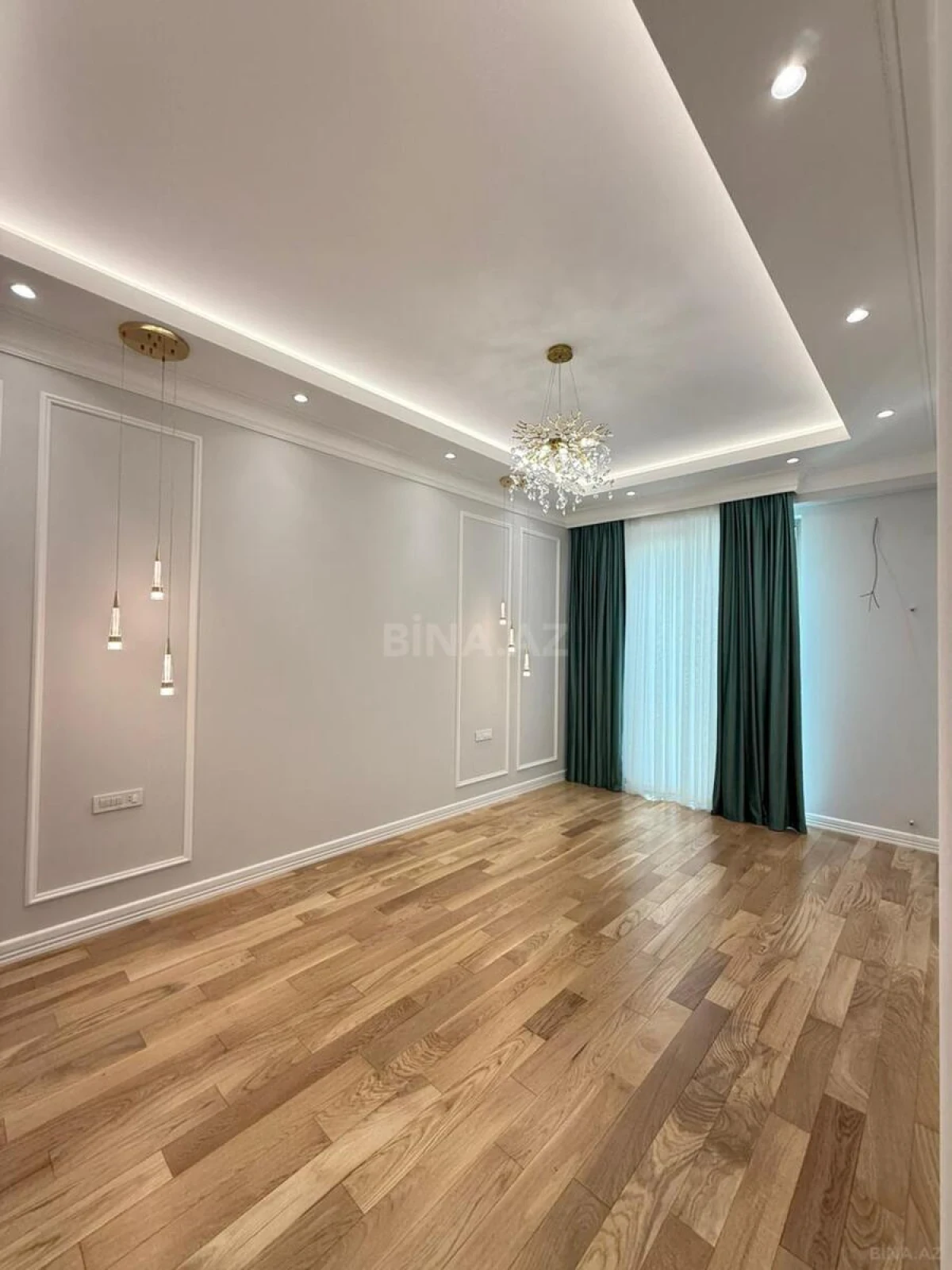 Satılır 4 otaqlı mənzil 180 m²