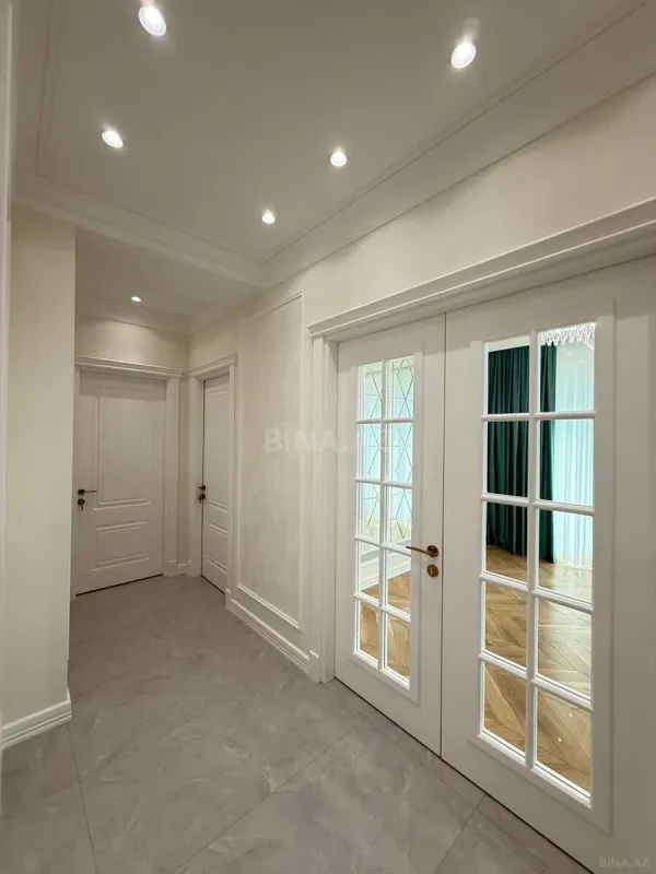 Satılır 4 otaqlı mənzil 180 m²