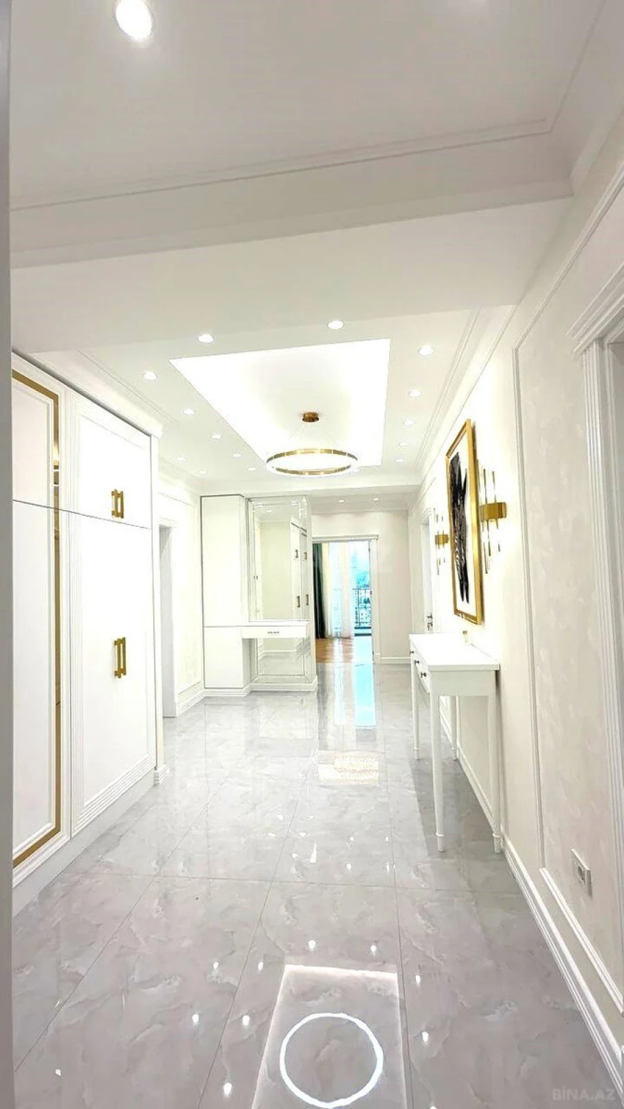 Satılır 4 otaqlı mənzil 180 m²