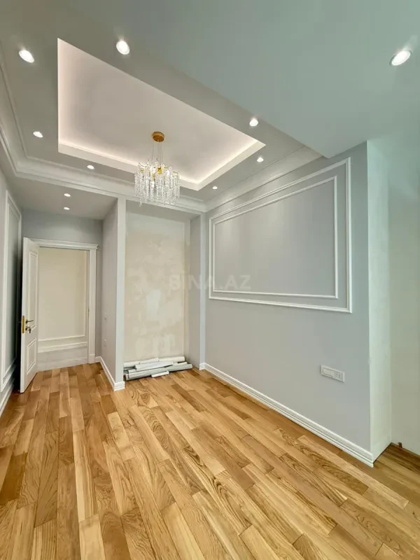 Satılır 4 otaqlı mənzil 180 m²