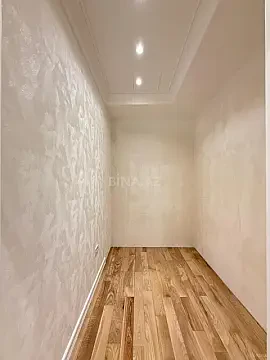 Satılır 4 otaqlı mənzil 180 m²