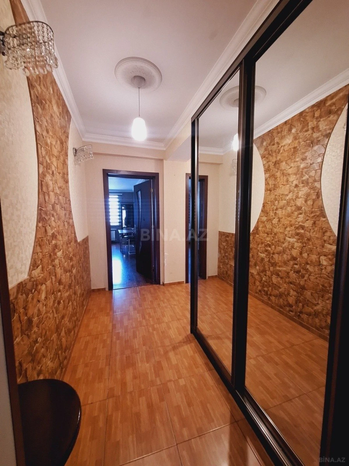 Kirayə verilir 2 otaqlı mənzil 65 m²