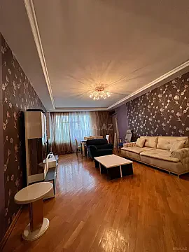 Kirayə verilir 2 otaqlı mənzil 90 m²